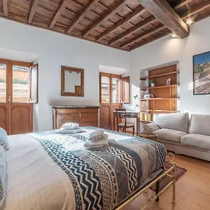 Montecitorio & Pantheon Stylish Flat Apartment Rome